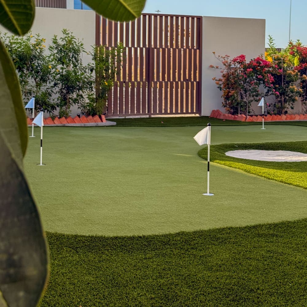 Private Entrance Green